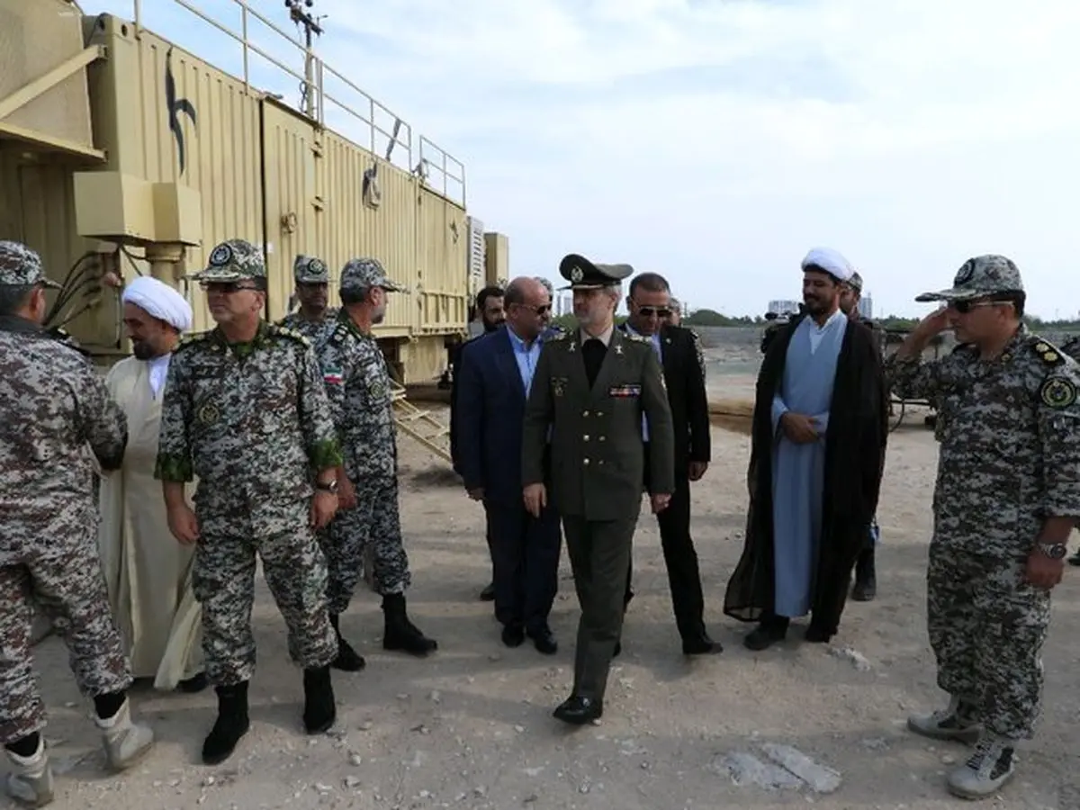 وزیر دفاع از مراکز نظامی و انتظامی منطقه آزاد کیش بازدید کرد