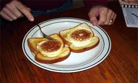 طرز تهیه یک صبحانه خاص با نان تست