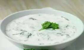 ماست را با نعنا و آوبشن و زنیان بخورید