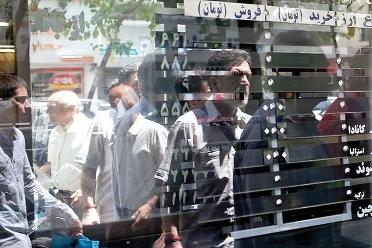 دلار در مرز ۱۲ هزار تومان /خروج صرافی‌ها از موقعیت خرید