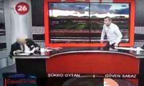 ویدئو/ حمله قلبی مجری حین پخش زنده تلویزیونی!