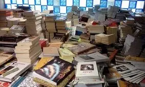 کشف یک انبار کتاب قاچاق در خیابان آزادی