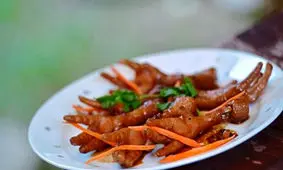 برای شادابی و جوانی پوست‌تان پای مرغ بخورید