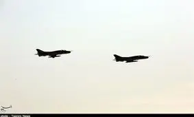 پرواز جنگنده‌های سوخو ۲۲ سپاه در آسمان کیش