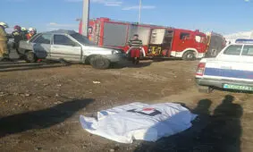 فوت راننده پراید در اثر برخورد با تیر چراغ برق در اتوبان تهران قم