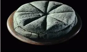 کشف یک قرص نان ۲۰۰۰ ساله