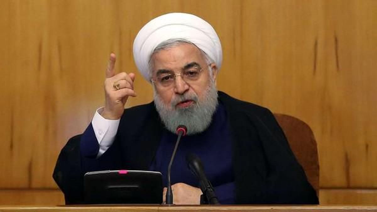 روحانی: برخی از تصمیمات بانک مرکزی درست نبود /سال‌ها بحث داشتیم که ورود طلا به کشور را آزاد کنیم/باید مشکلات مردم را حل کرد تا دولت شرمنده نشود/استان‌های مرزی در شرایط تحریم مسئولیت ویژه‌ای دارند