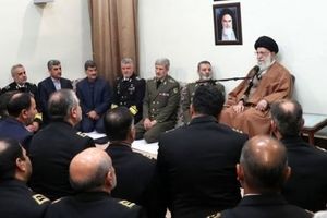 رهبر انقلاب خطاب به فرماندهان ارتش:کاری کنید دشمنان حتی جرأت تهدید ملّت ایران را نداشته باشند /اقتدار نیروهای مسلح سایه تهدید را دور خواهد کرد