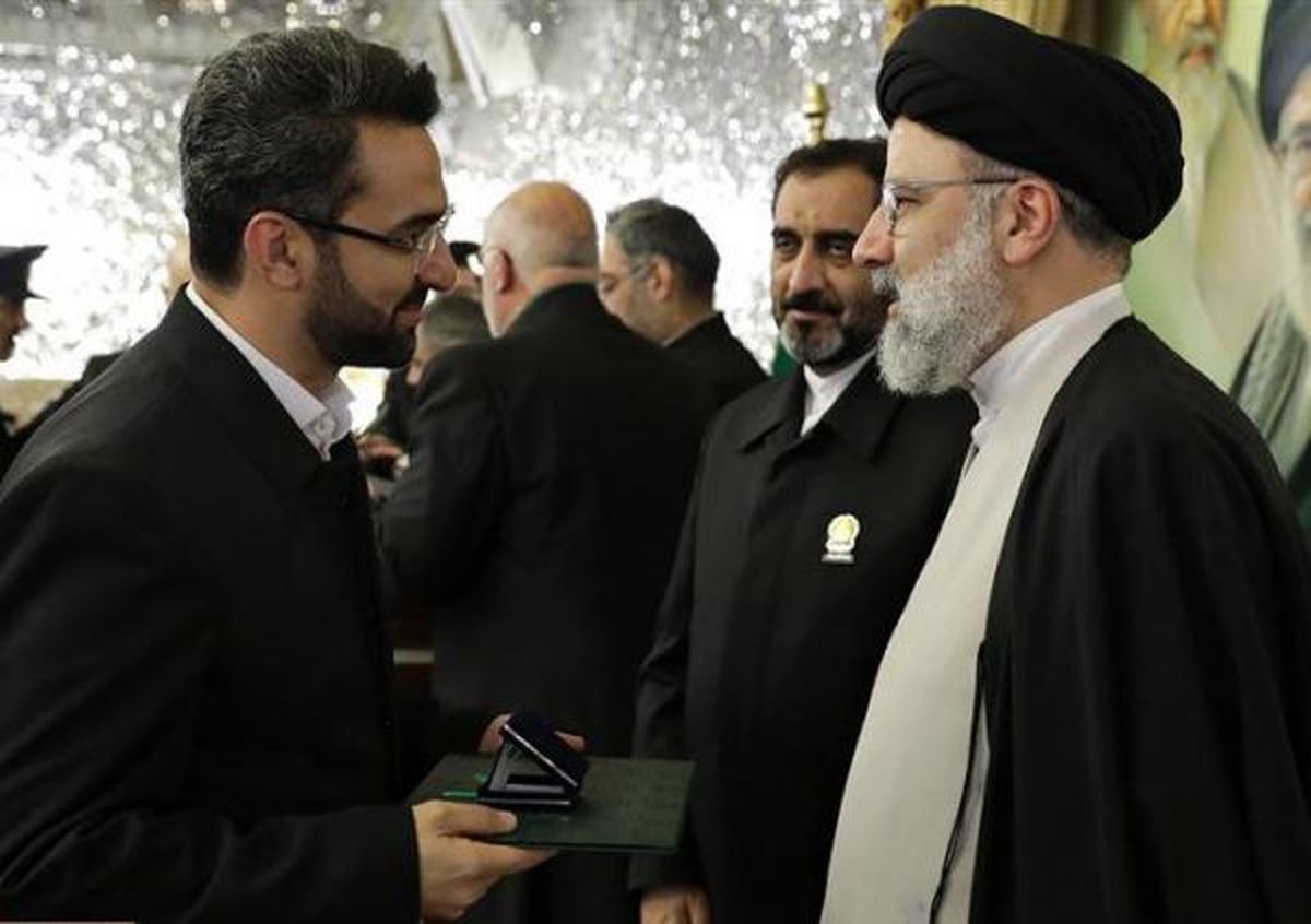 «خادم الرضا» شدن سیاسیون زیر ذرهبین/آنها که معترض ورود سیاست به حریم معنوی خادمی امام رضا (ع) هستند