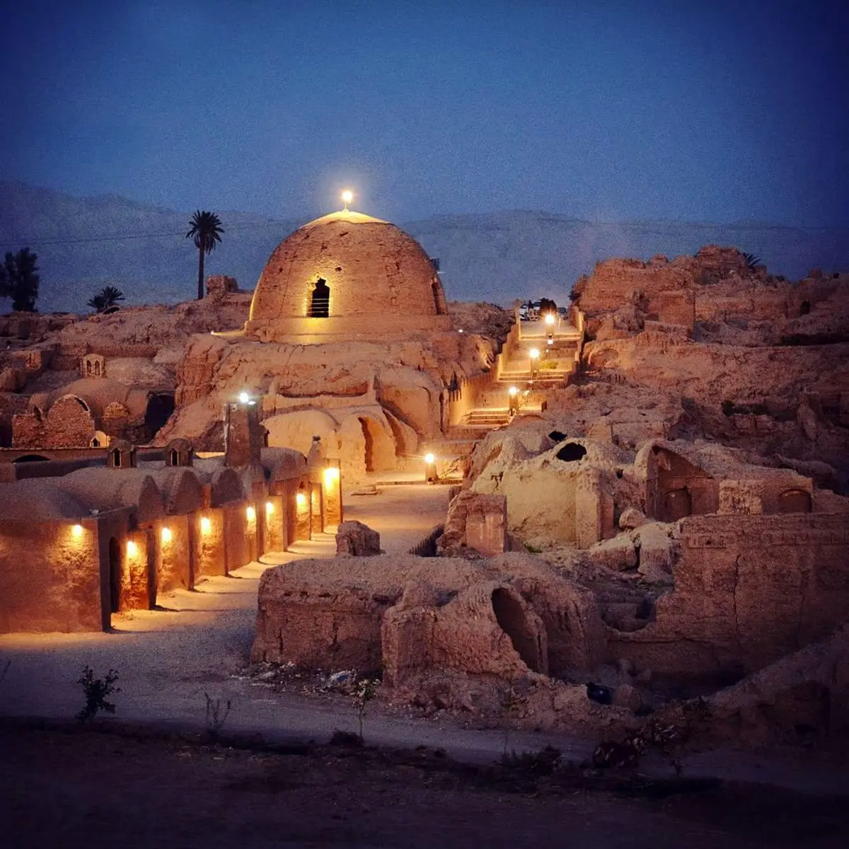 خرابه‌های روستای کُریت پس از زلزله سال 57