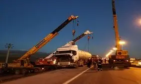 رفع خطر از تریلی حامل گاز آمونیاک در قزوین +تصاویر