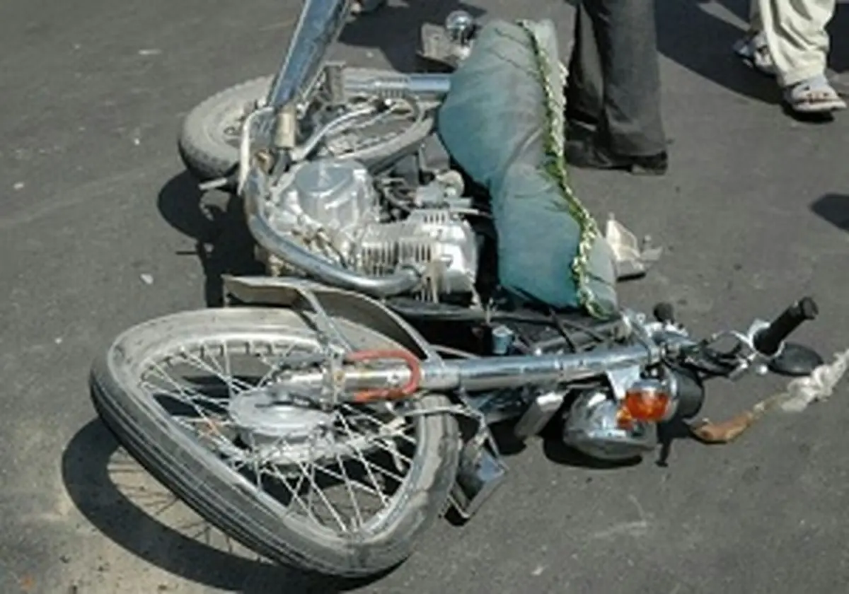 مرگ راکب موتورسیکلت دربرخورد با پژو۴۰۵