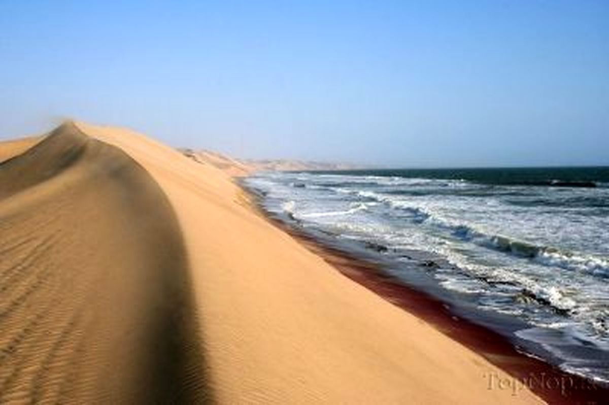 تصویری زیبا از ترکیب کویر و دریا در سیستان و بلوچستان