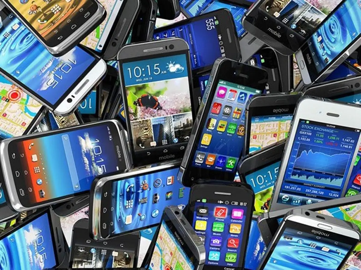 کمبود عرضه در بازار گوشی همراه حباب قیمتی ایجاد کرد/ قاچاق تلفن همراه صفر شد