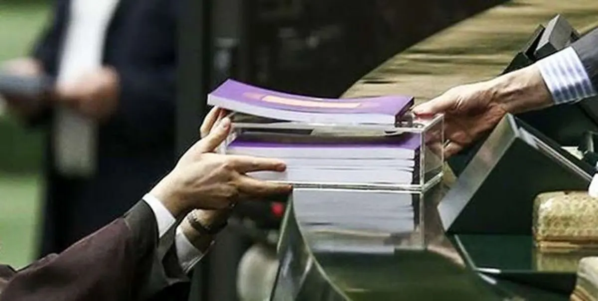 جزئیات لایحه بودجه ۹۸/ صادرات یک میلیون بشکه و نرخ ۸ هزار تومانی تسعیر ارز