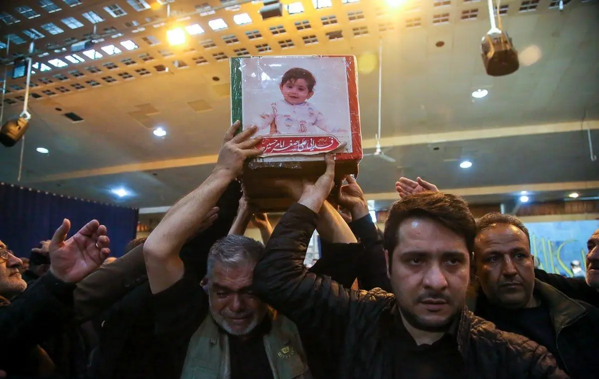 تشییع پیکر مطهر خانواده 5 نفری جنگ رمضان در بهشت زهرا (س)/عکس