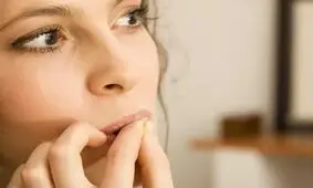 یک تکنیک ساده برای جلوگیری از ناخن جویدن و کندن پوست