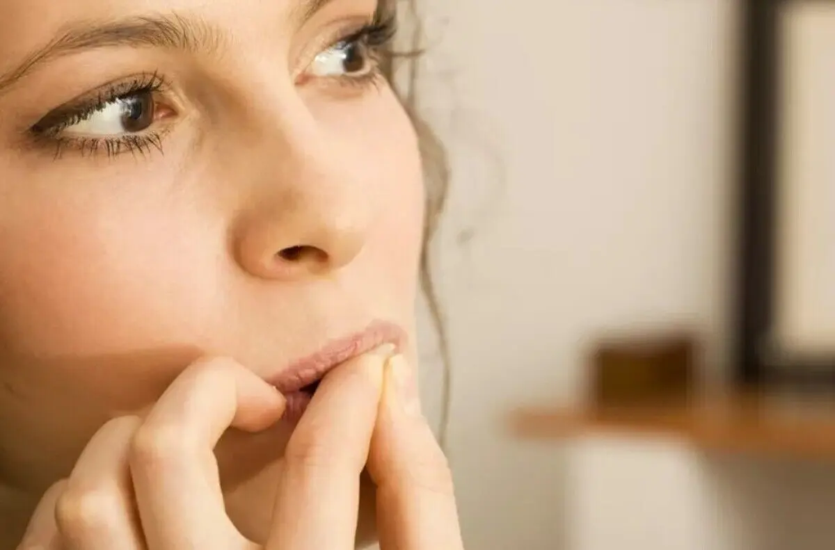 یک تکنیک ساده برای جلوگیری از ناخن جویدن و کندن پوست