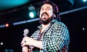  سفر در زمان؛ ژست عجیب «ابی و شب پره» با گیتار روی ریل قطار؛ سال 53