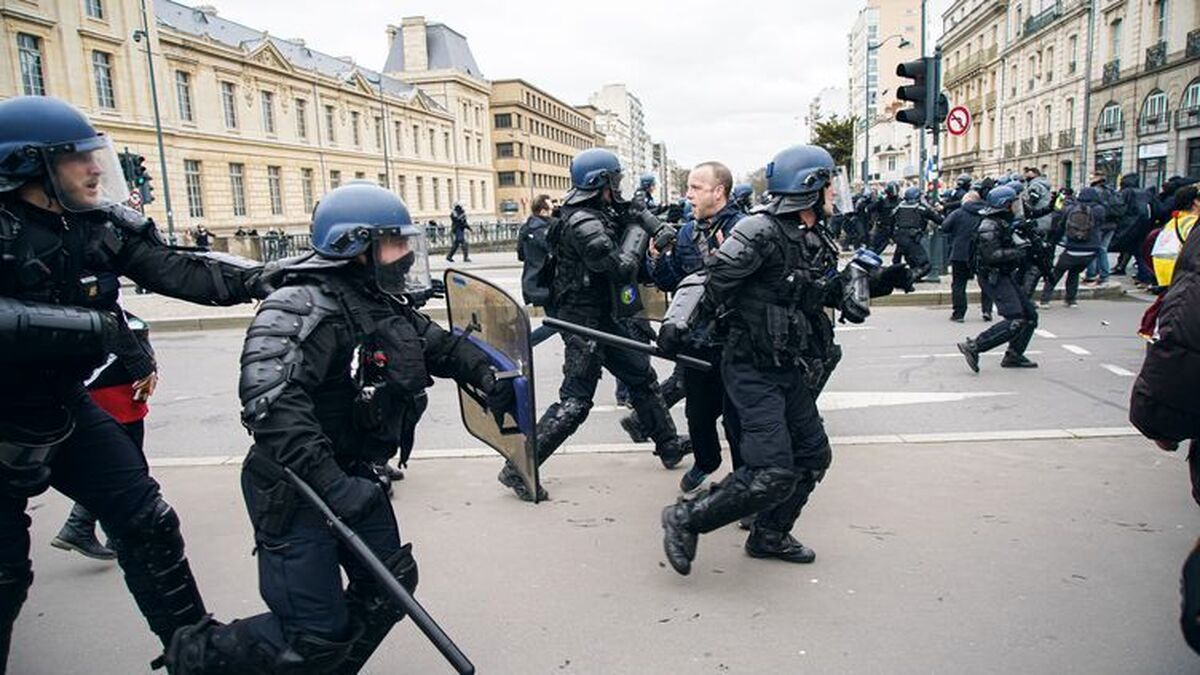 چرا پلیس فرانسه، خشن‌ترین پلیس اروپا است؟/ ویدئو