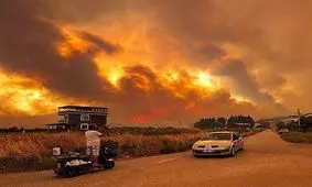 تصاویری از آتش‌سوزی گسترده در ازمیر
