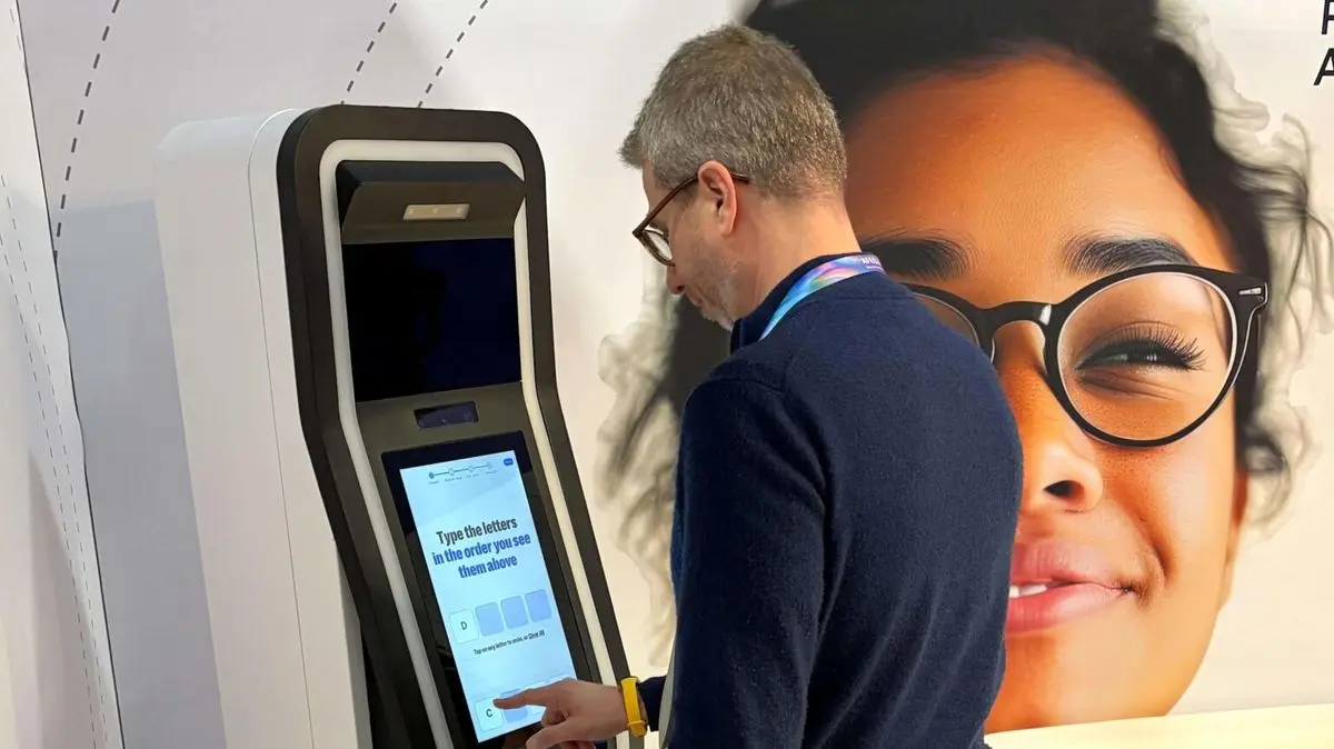 آیا ربات‌ها جایگزین چشم‌پزشکان می‌شوند؟
