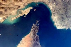 عبور از تنگۀ هرمز فقط با اجازۀ ایران