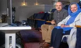 مرضیه برومند، پشت سر ایرج طهماسب، به خانه ها می‌آید