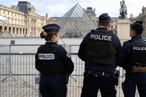 بازداشت پنج مظنون در پرونده سرقت از لوور