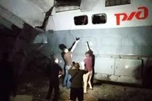 صحنه هولناک سقوط پل روی قطار مسافربری روسیه/ ویدئو