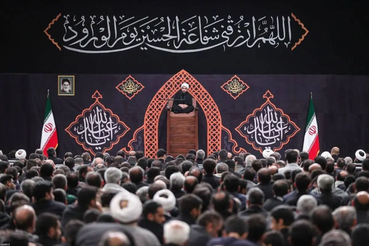 حضور سعید لیلاز، سحر امامی، مجری شبکه خبر و جواد قارایی، مستندساز در مراسم امشب حسینیه امام خمینی (ره)