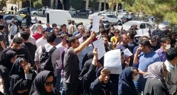 اصلاح اقتصادی  پزشکیان در باتلاق اعتراضات معیشتی / جابجایی‌های دیرهنگام، آتش گلایه‌های خیابانی را خاموش می‌کند؟