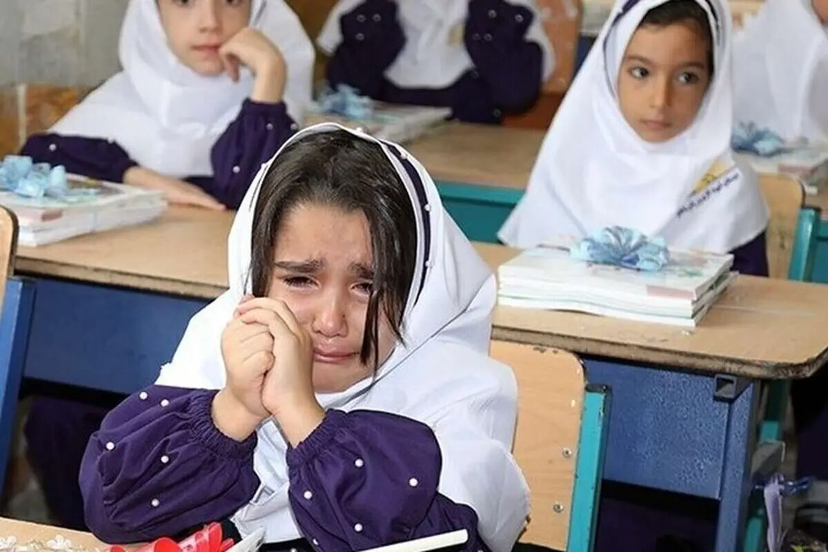 علائم اضطراب در کودکان ۵ تا ۸ سال | افزایش ترس از صدای بلند و تاریکی در کودکان | سن طلایی برای پیشگیری از اضطراب