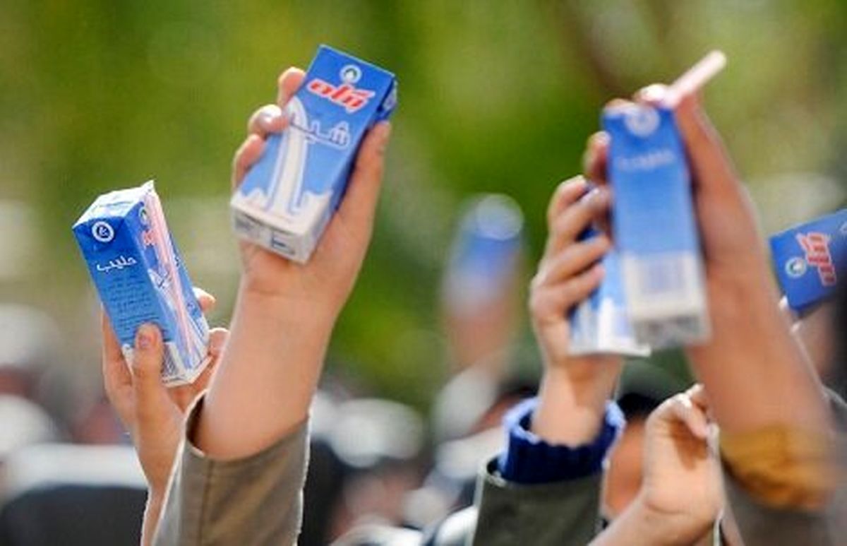 شیر رایگان در مدارس توزیع شد