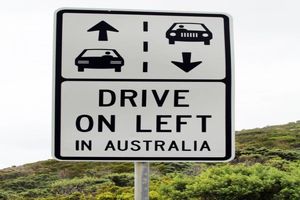 کشورهایی که سمت چپ رانندگی می کنند