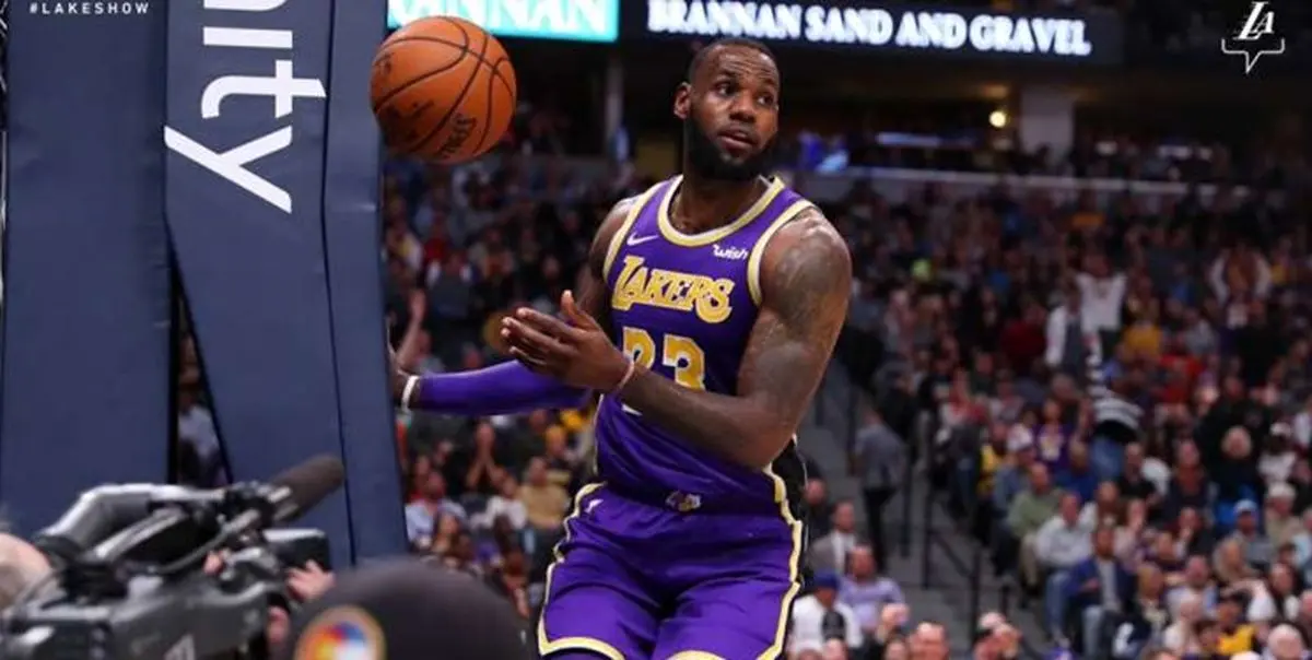 لیکرز برد، کلیپرز باخت