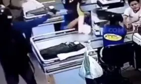 تیراندازی یک مهاجم در فروشگاه و کشتن فرد جوان +فیلم