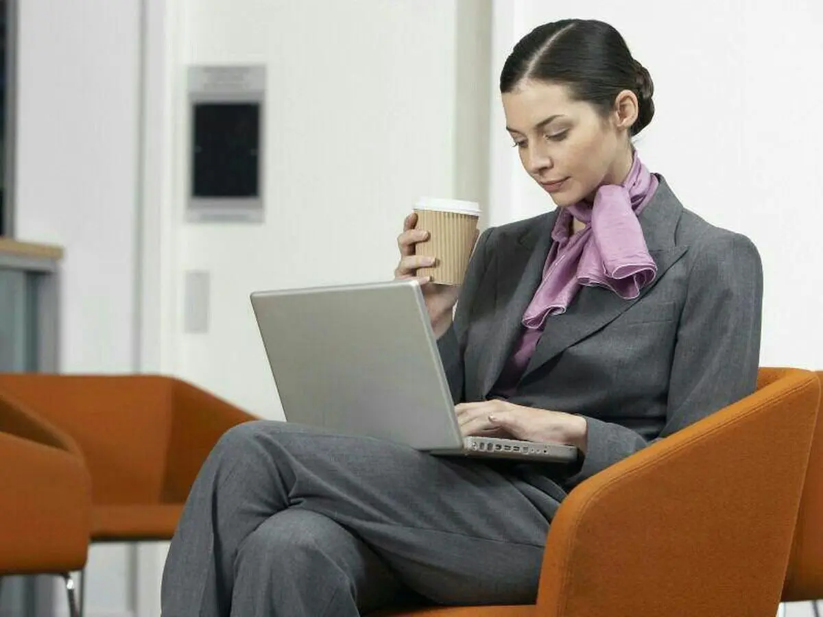 چرا ناخوداگاه ضربدری مینشینیم؟