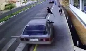 زنده ماندن عابر پیاده پس از تصادف با راننده ناشی + فیلم