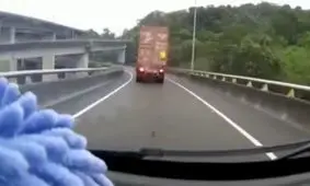 تریلری که باسرعت بالا حادثه هولناکی آفرید +فیلم