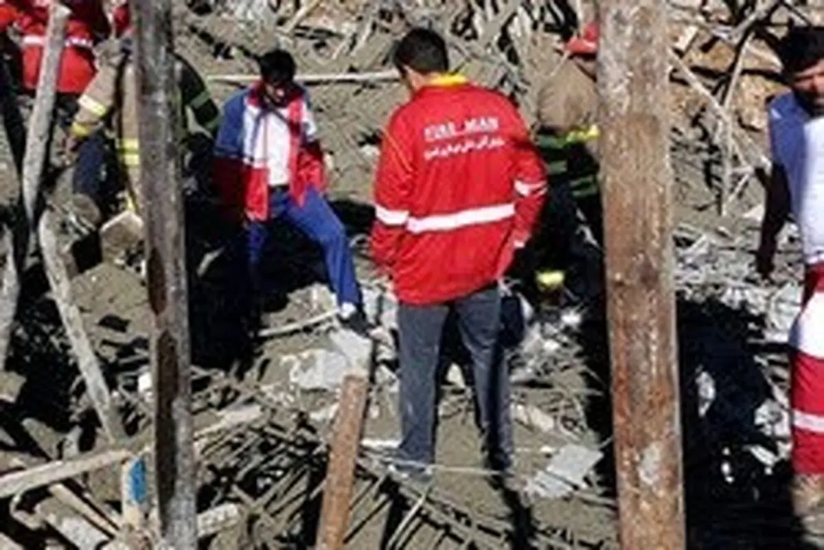 نجات جان دو نفر از زیر آوار در یاسوج