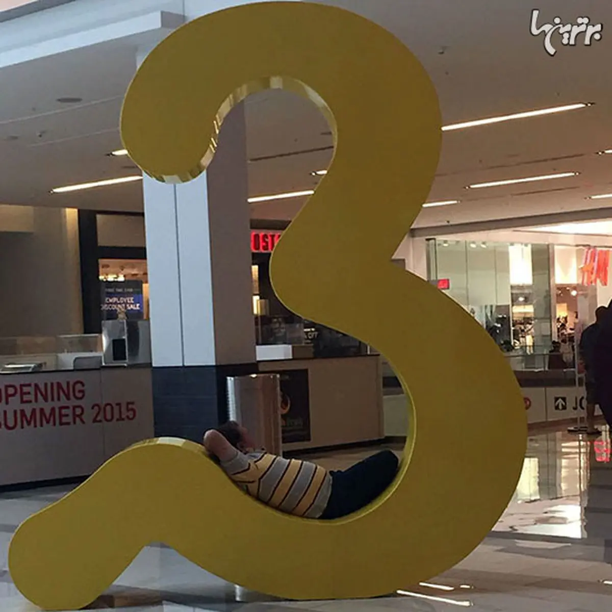 تصاویر خنده دار از حس و حال مرد‌ها موقع خرید کردن خانم‌ها