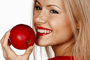 درمان خشکی و ترک پوست در پاییز با سیب
