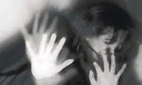 تعرض به زنان در اماکن عمومی حبس و شلاق دارد