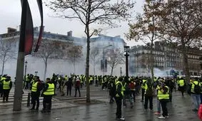 آشوب دوباره پاریس را فراگرفت/ جولان جلیقه‌زرد‌ها در خیابان +فیلم و عکس