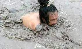 حمام کردن در گدازه های آتشفشان + عکس