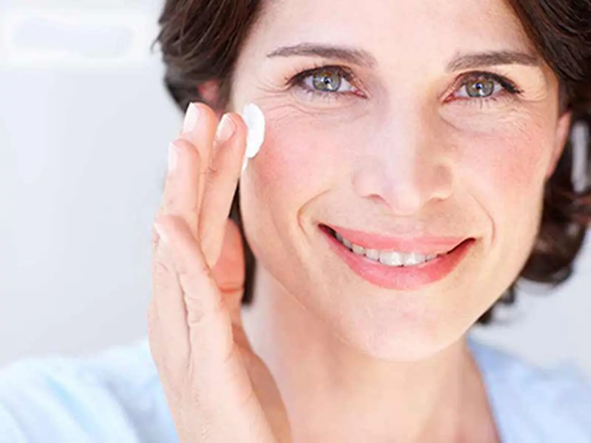 مزایا و معایب استفاده از کرم های ضدچروک