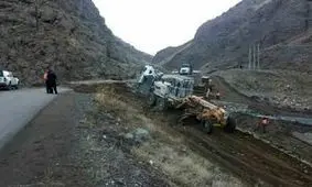 پل «خچیره» طالقان فرو ریخت/سقوط کامیون به رودخانه