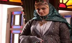 عکس/ «بانوی عمارت» دوباره سوتی داد