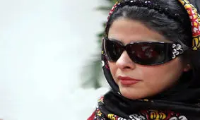 نقاشی کشیدن مریم حیدرزاده برای مخاطبان/شما هم دعوتید